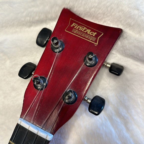 Soprano Ukelele by First Act - Picture 3 of 9